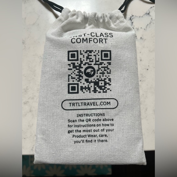 BRAND NEW TRTL Passport Cover in Grey Vegan Leather - Picture 4 of 6